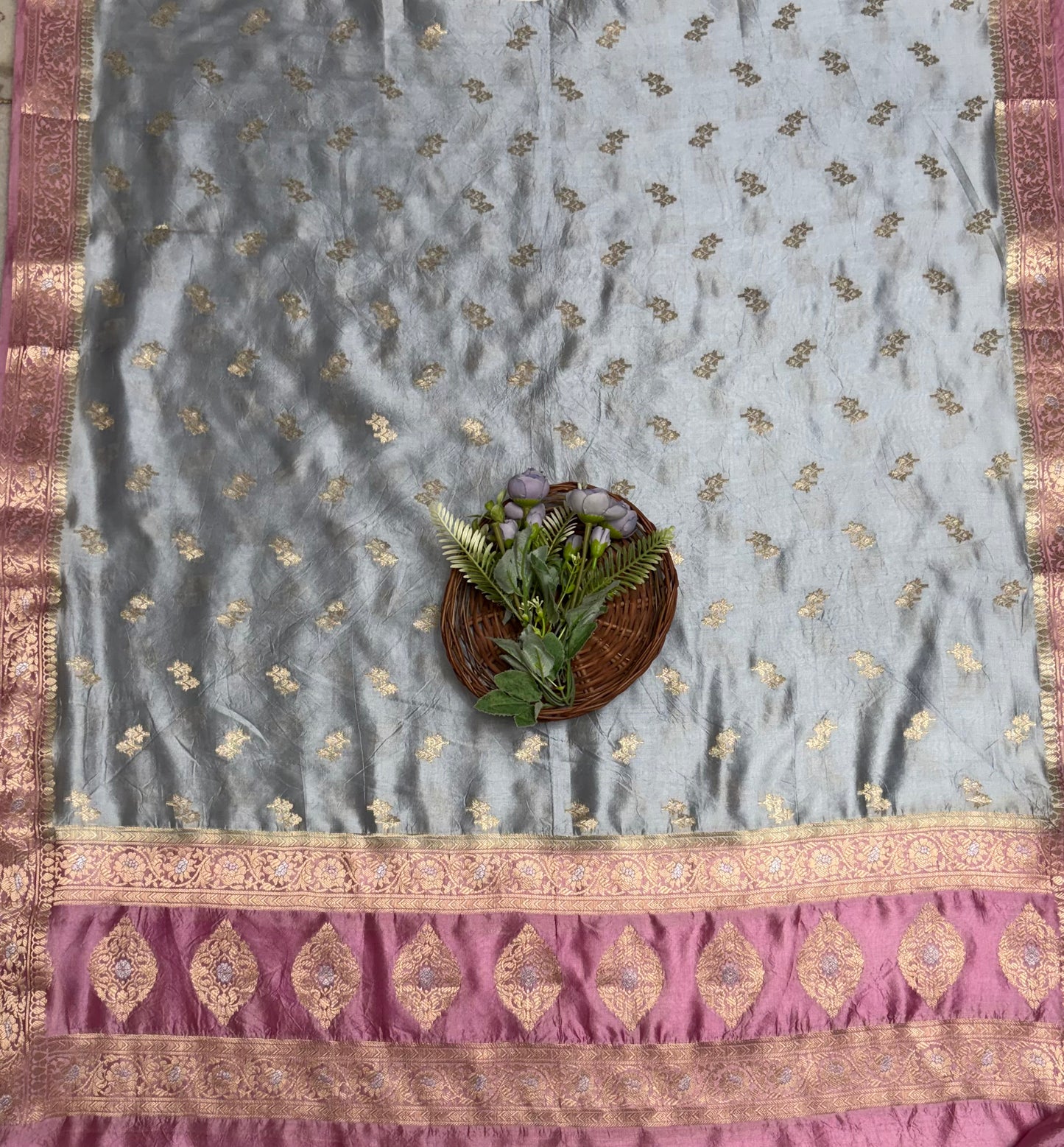 Pure Banarasi Silk Grey With Pink Suit Fabric / Banarasi Baithak