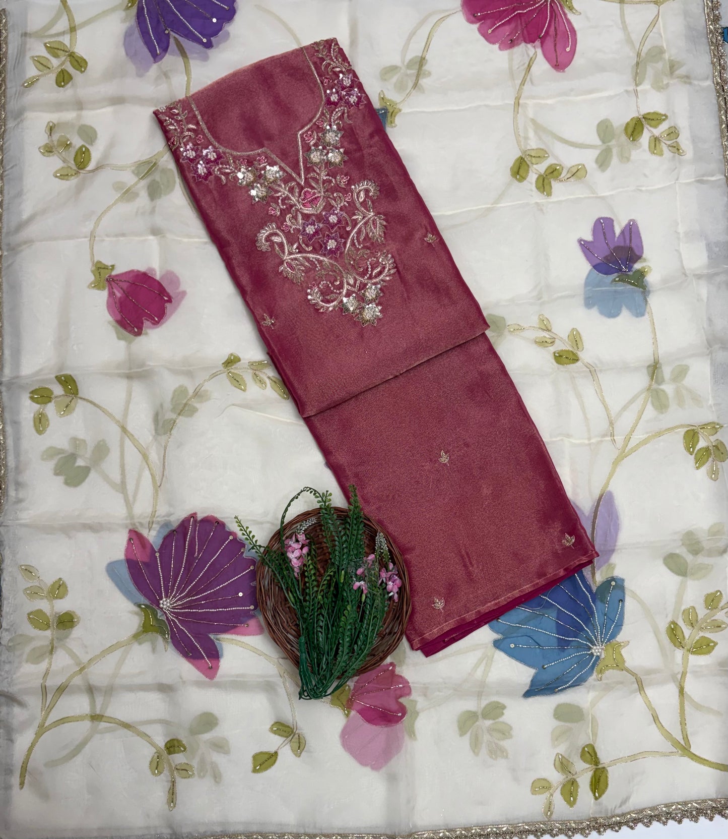 चिनॉन क्रेप ग्रे सूट फैब्रिक / फूलों का घर