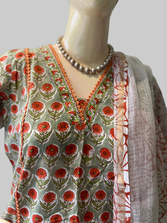 सेल्फ शिमर बेज सूट फ़ैब्रिक / समर एलिगेंस