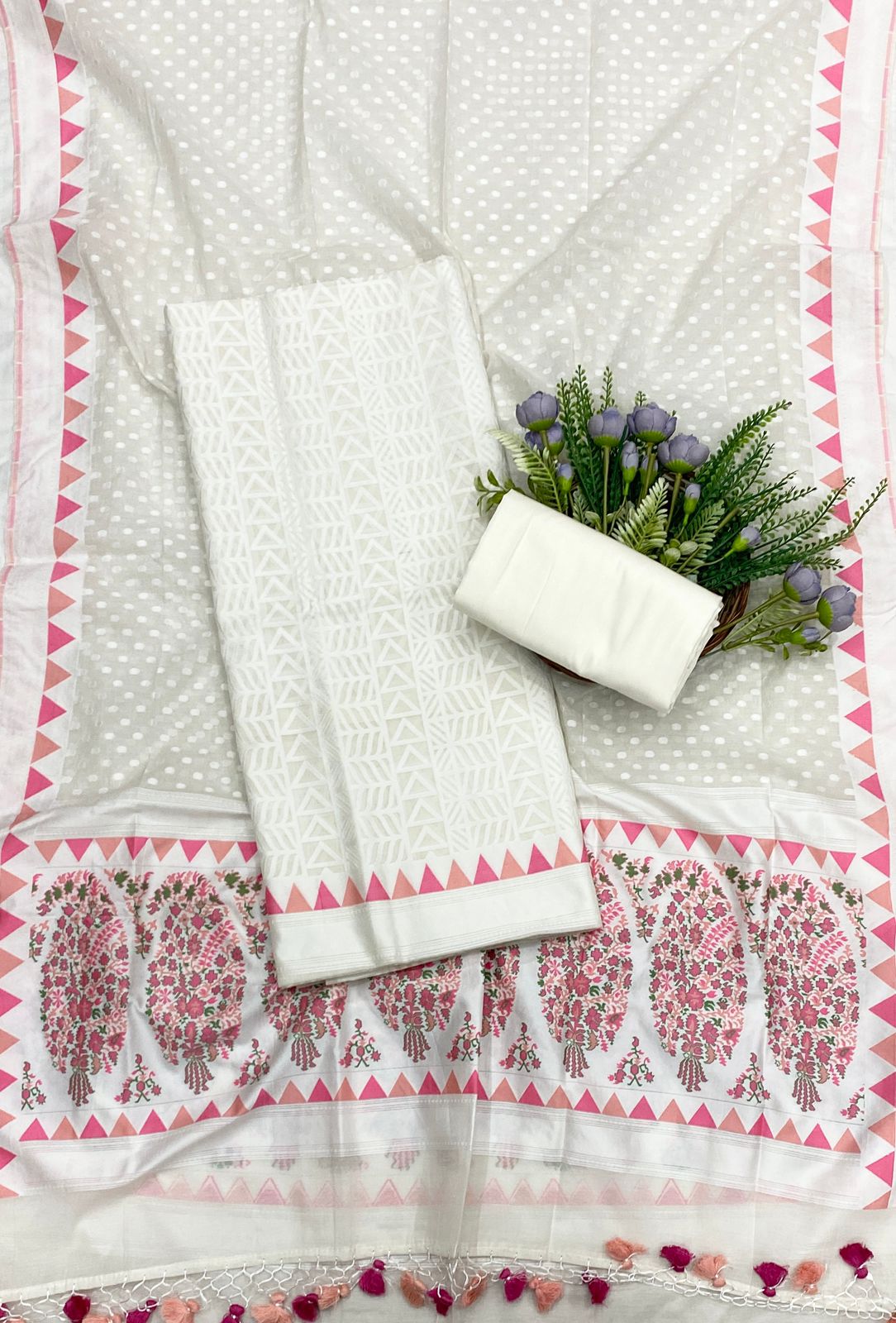 552C Handloom Jamdani White With Light Pink Suit Fabric / CKC Jamdani Suits