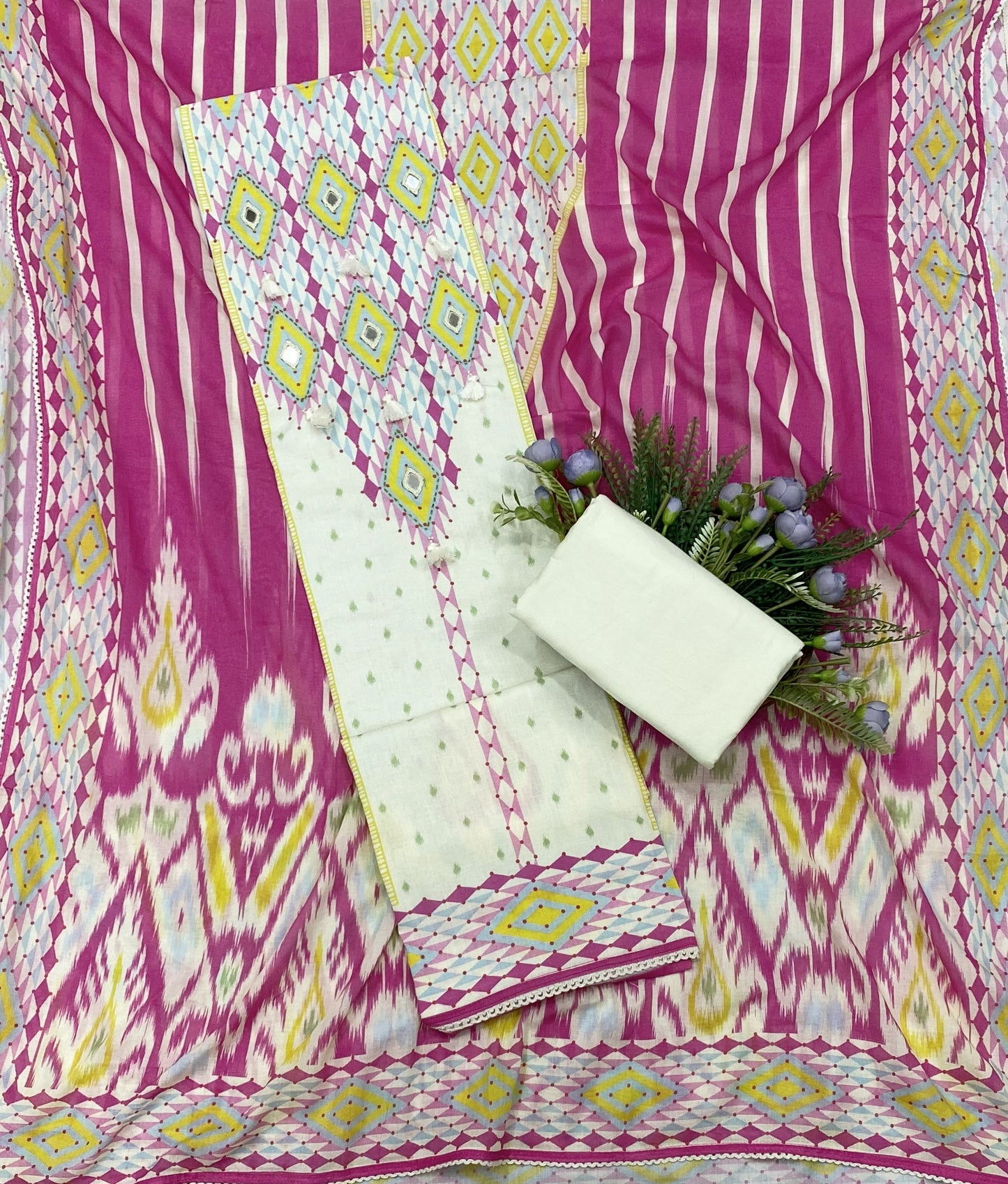 405B Cotton Cream With Megenta Suit Fabric / CKC Cotton Bazaar