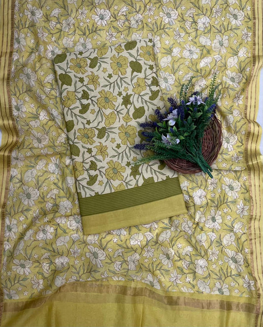 क्रेप गुलाबी सूट संग्रह / हाथ से पेंट किए गए सूट