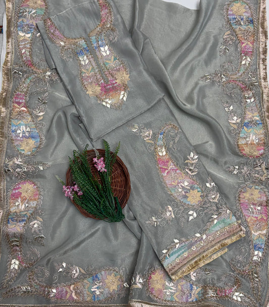 चिनॉन क्रेप ग्रे सूट फैब्रिक / फूलों का घर