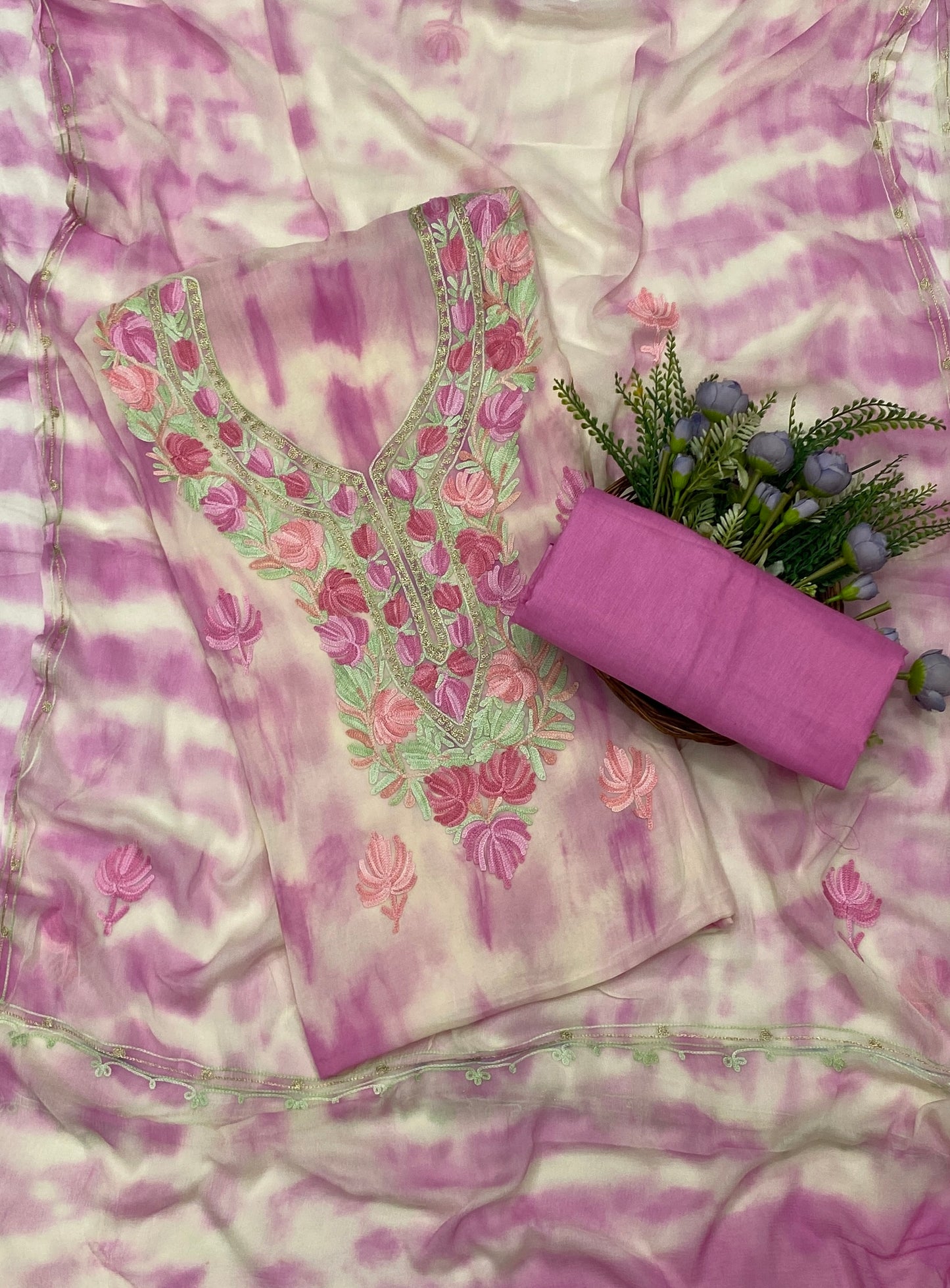118C Georgette Aari Cream With Light Pink Fabric / CKC Georgette Suits