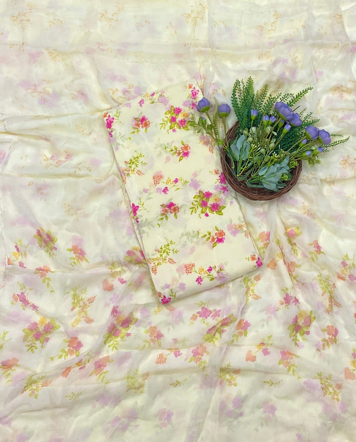 464C Crepe Cream Suit Fabric / CKC Crepe Suits