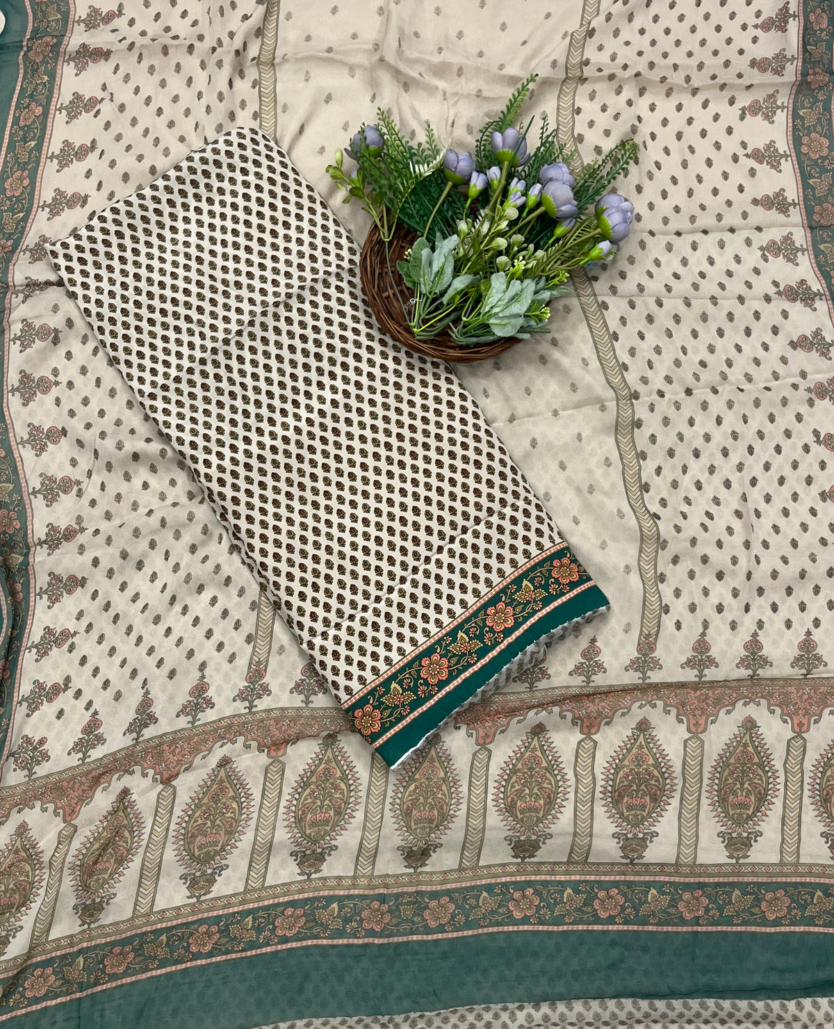 296C Crepe Beige With Green Suit Fabric / CKC Crepe Suits