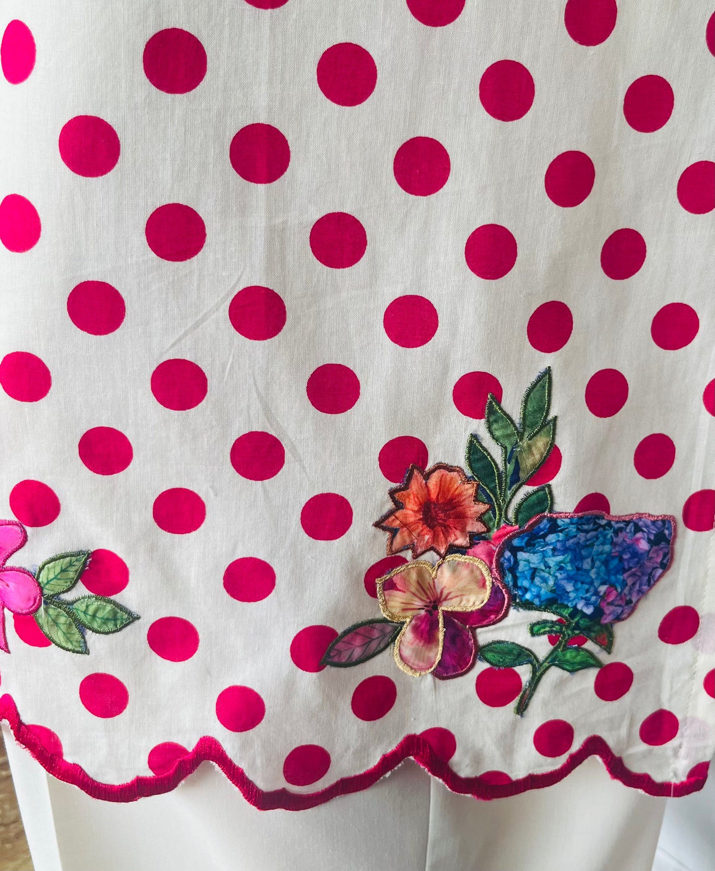 Cotton Cream With Majenta Stitched Suit / Polka Petals