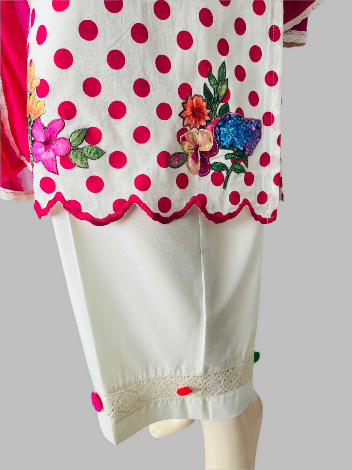 Cotton Cream With Majenta Stitched Suit / Polka Petals
