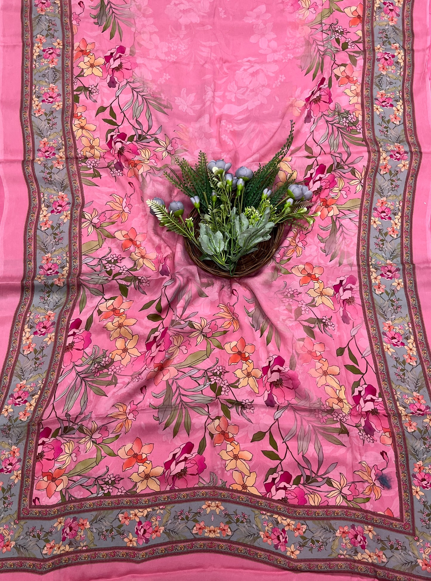 548A Crepe Pink Suit Fabric / Crepe Suits