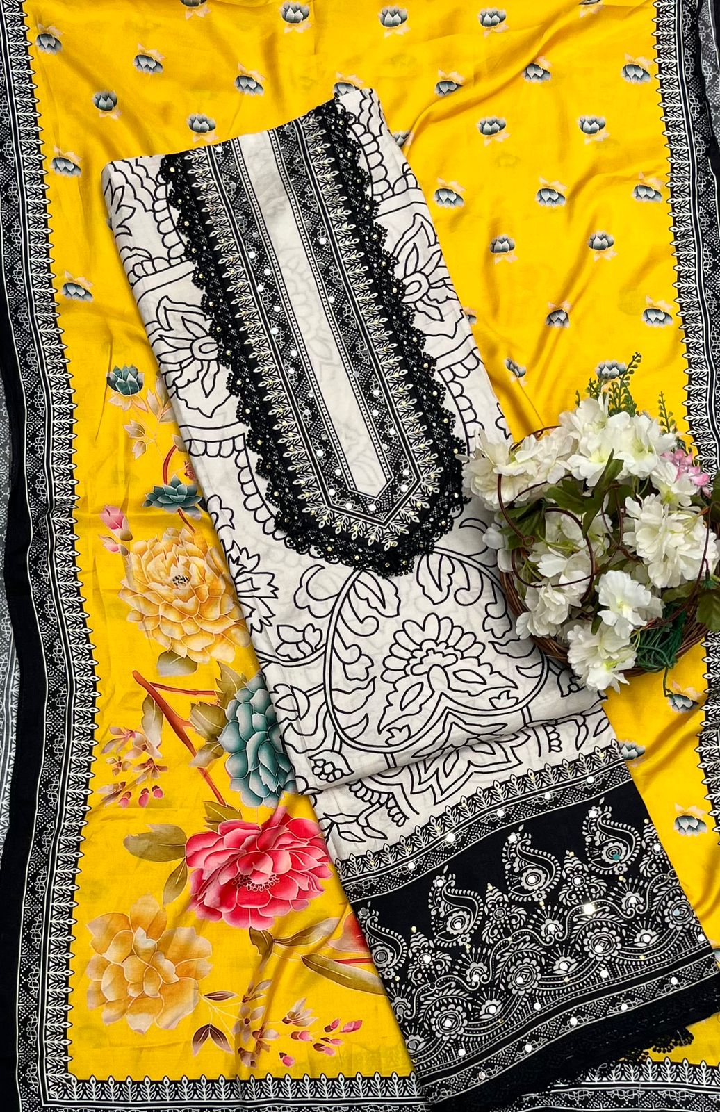 475A Muslin Off White With Yellow Suit Fabric / CKC Muslin Suits