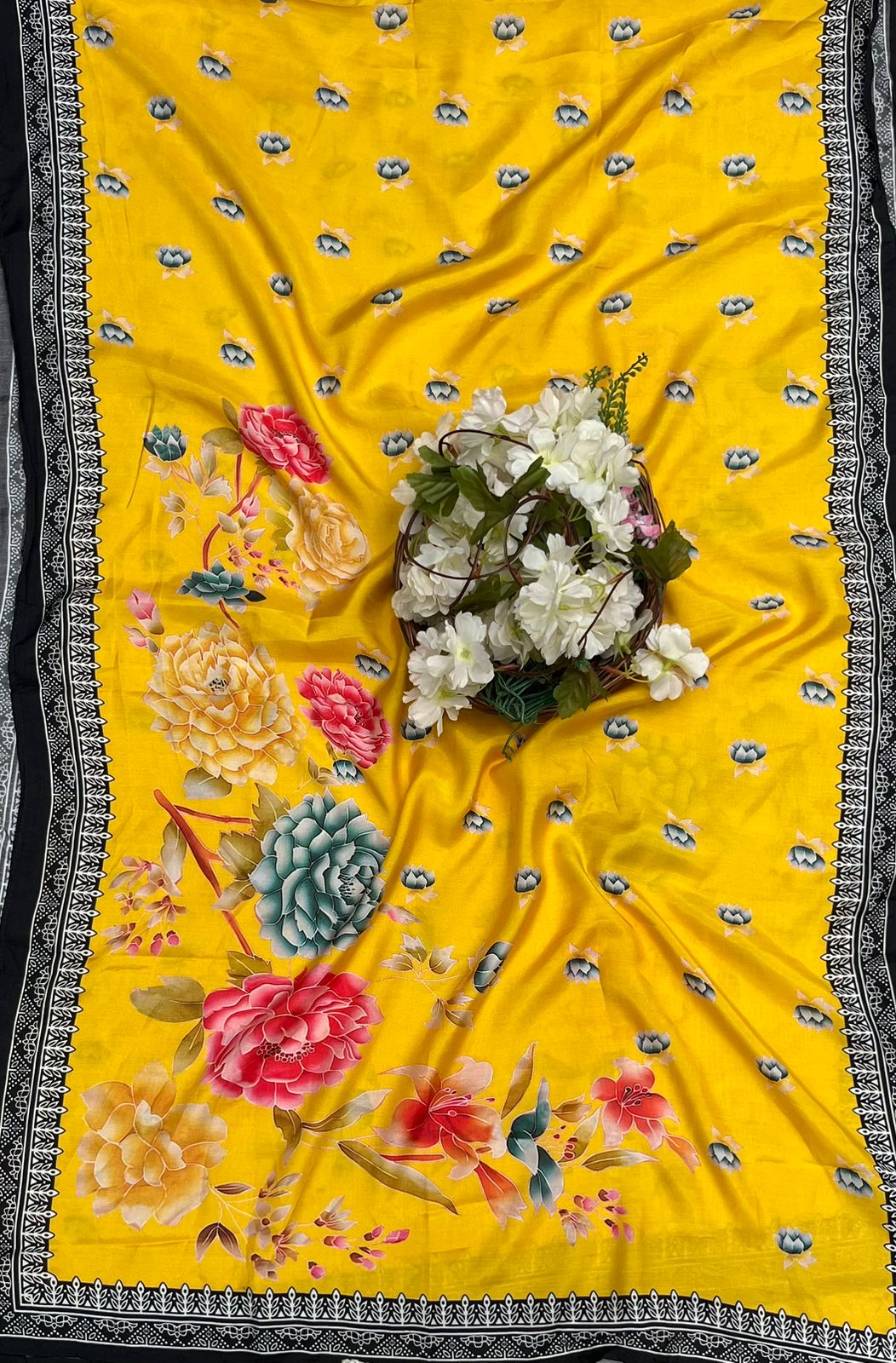 475A Muslin Off White With Yellow Suit Fabric / CKC Muslin Suits