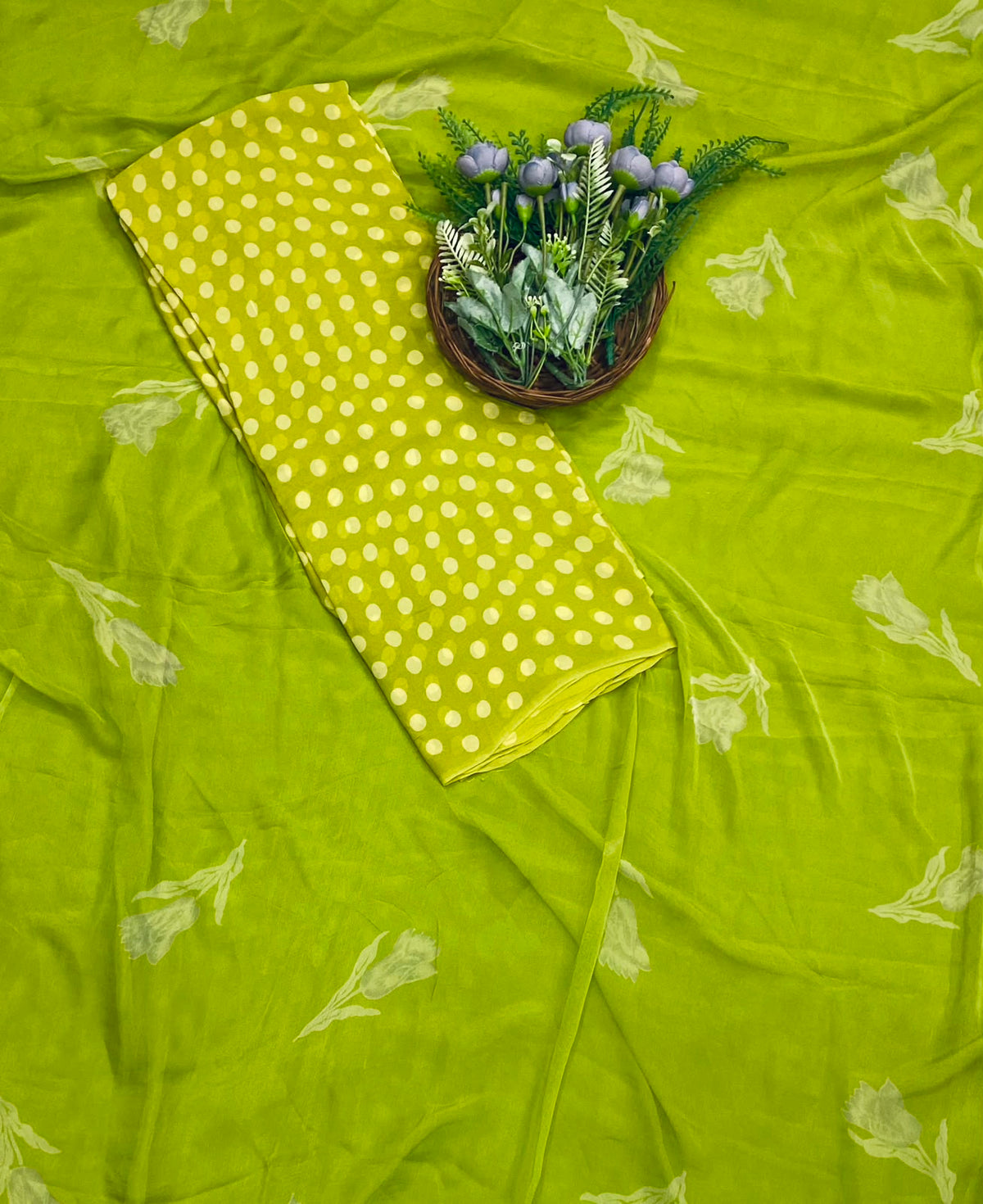 194C Georgette Polka Dot Light Green Suit Fabric / CKC Polka Story