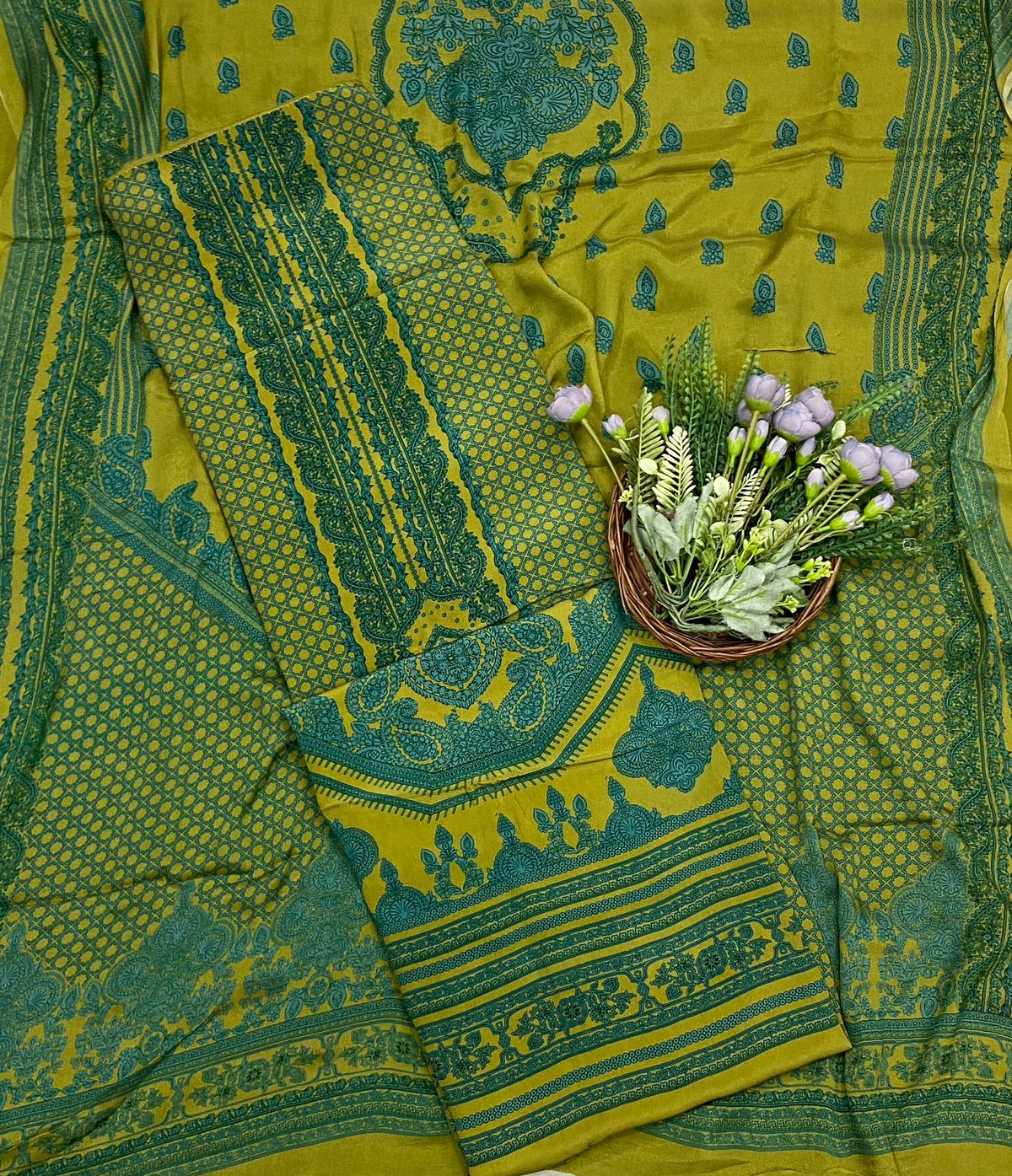 462C Crepe Green With Yellow Suit Fabric / CKC Crepe Suits