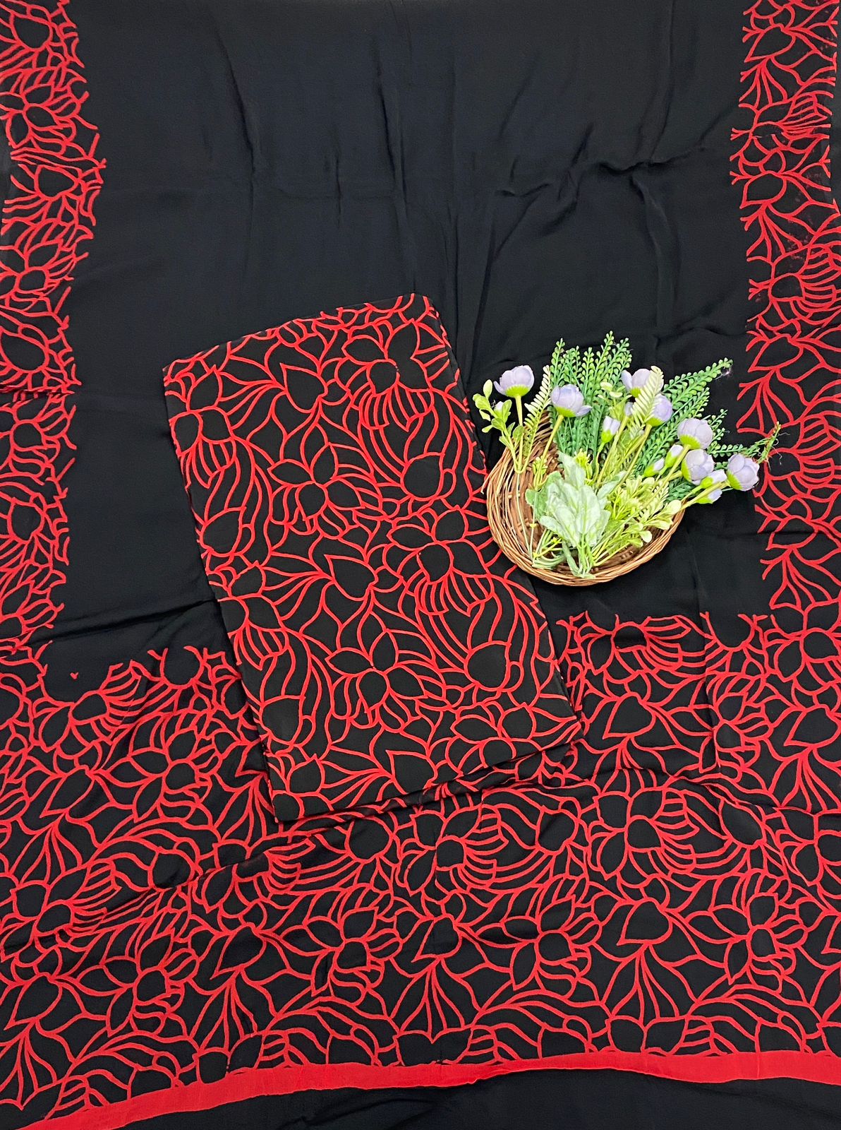 498C Crepe Black With Red  Suit Fabric / CKC Crepe Suits