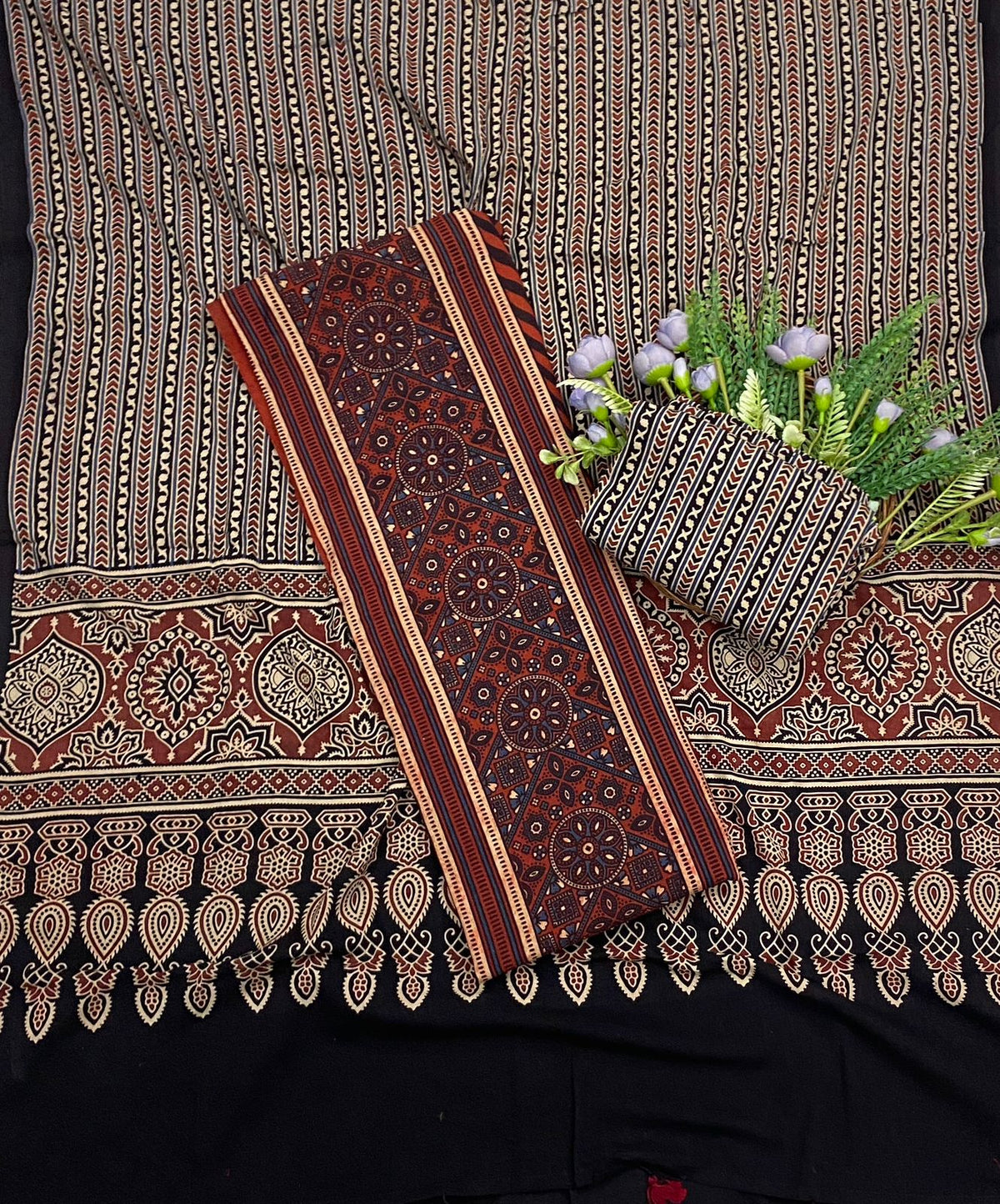547C Cotton Red With Black Suit Fabric / CKC Cotton Bazaar