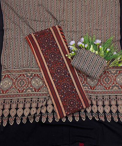 547C Cotton Red With Black Suit Fabric / CKC Cotton Bazaar