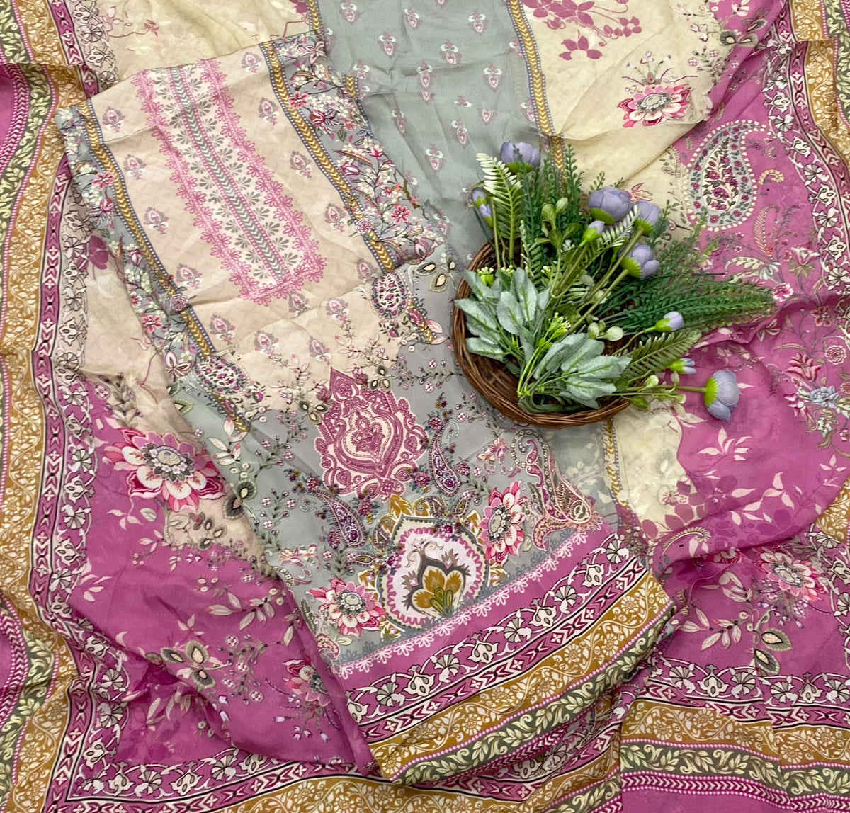 963D Crepe Off White With Pink Suit Fabric / CKC Crepe Suits