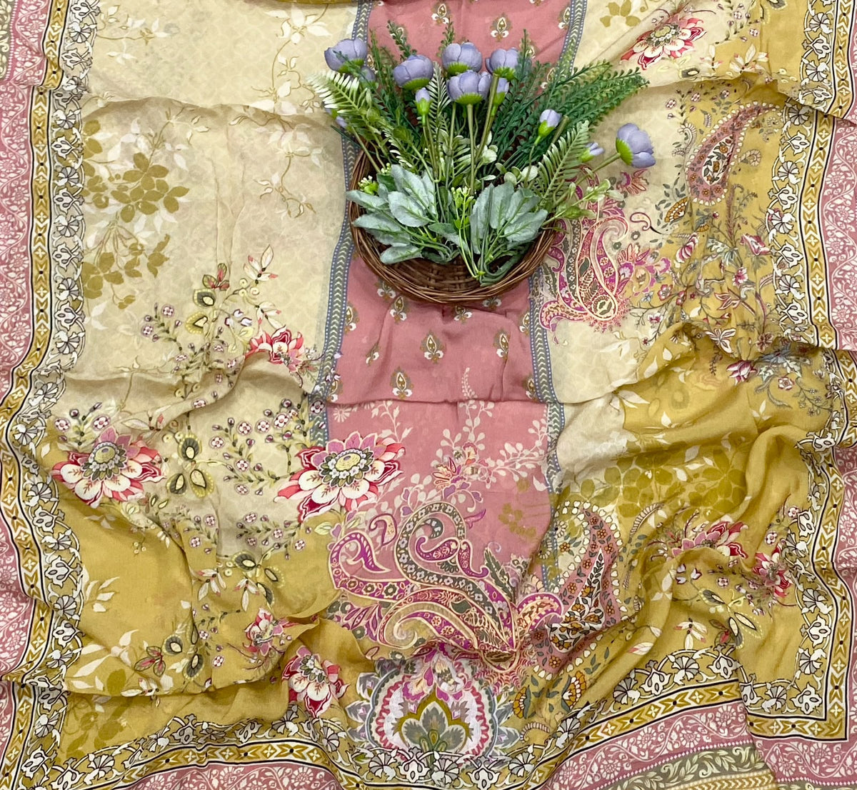 965D Crepe Off White With Yellow Suit Fabric / CKC Crepe Suits