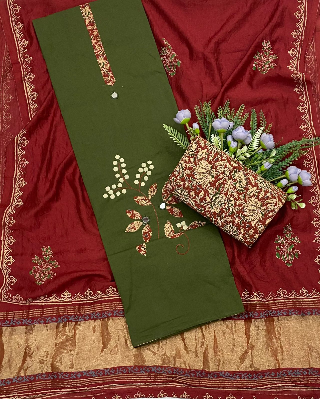 900A Cotton Green with Red Suit Fabric / CKC Cotton Bazaar