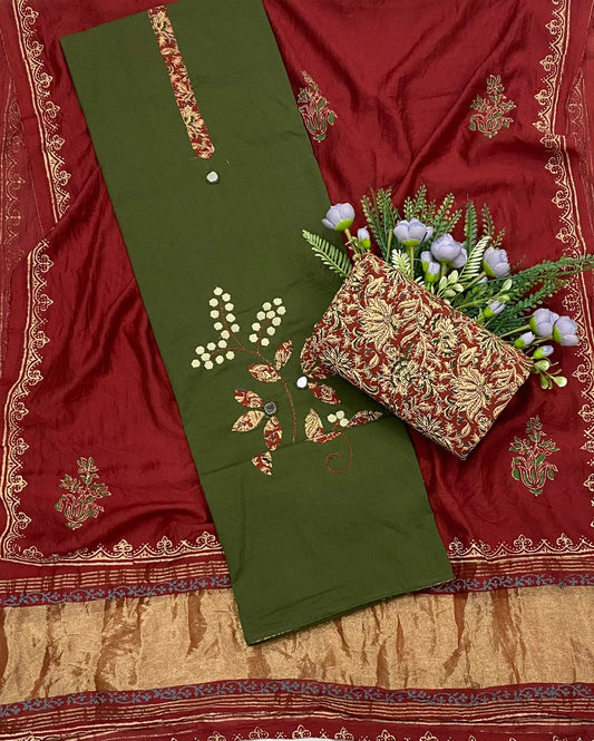 900A Cotton Green with Red Suit Fabric / CKC Cotton Bazaar